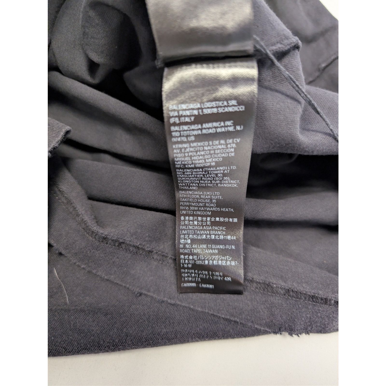 Balenciaga o1rshd1 Distressed DIY College Printed Cotton T-Shirt Black Size US S / EU 44-46 / 1 - 22 Thumbnail