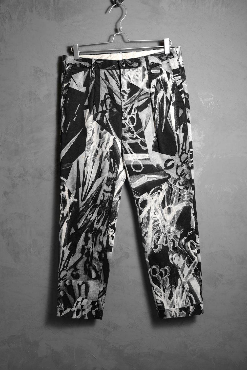 Paul Smith Paul Smith Scissor Print Tapered Pants Size US 32 / EU 48 - 1 Thumbnail