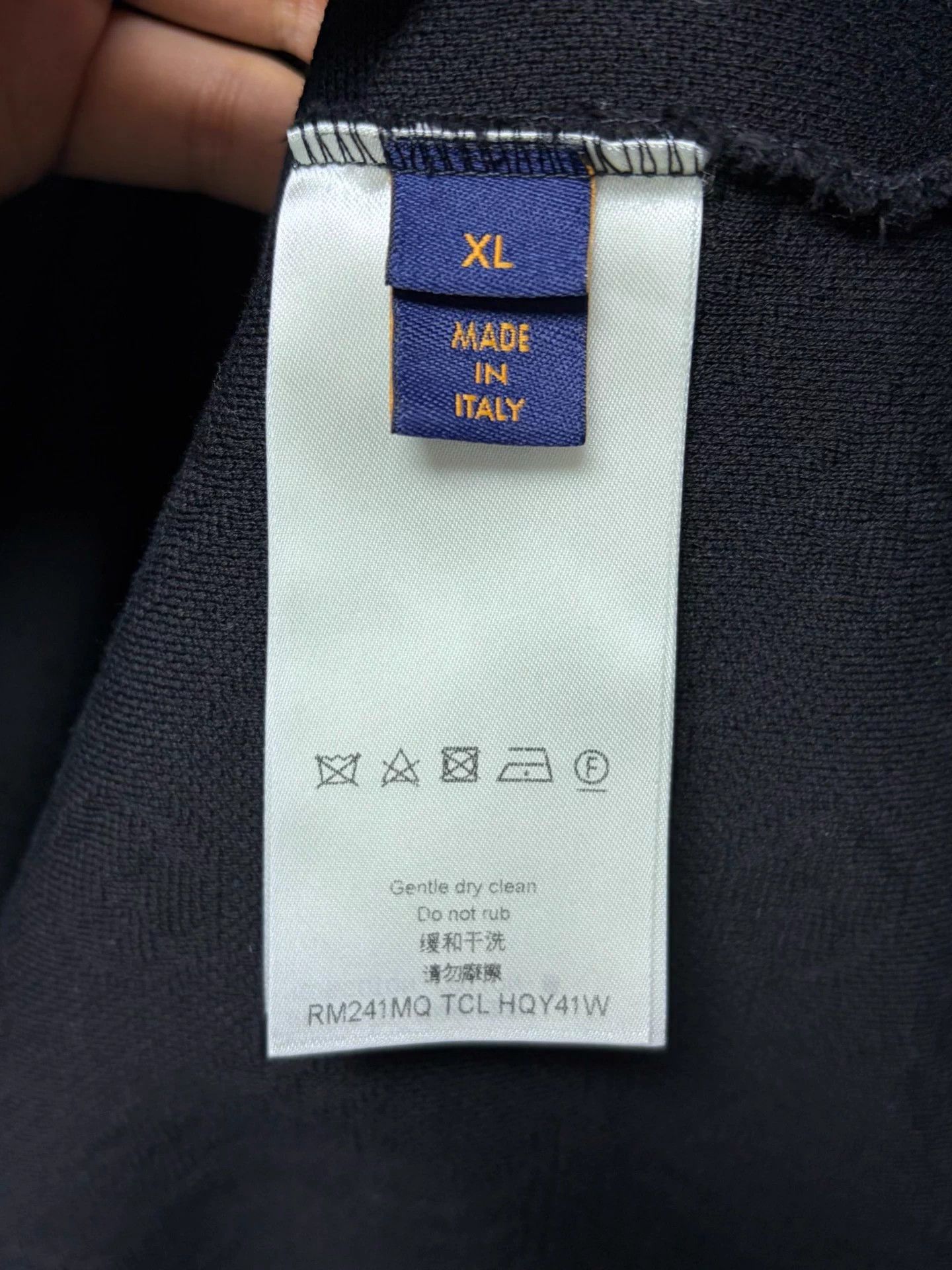 Louis Vuitton LV short-sleeve T-shirt black XL Italian like new Size US XL / EU 56 / 4 - 4 Thumbnail