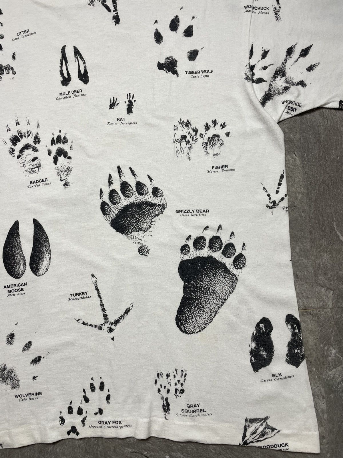 Vintage Vintage 90s Alaska Wildlife Animal Foot print AOP art Shirt Size US L / EU 52-54 / 3 - 10 Thumbnail