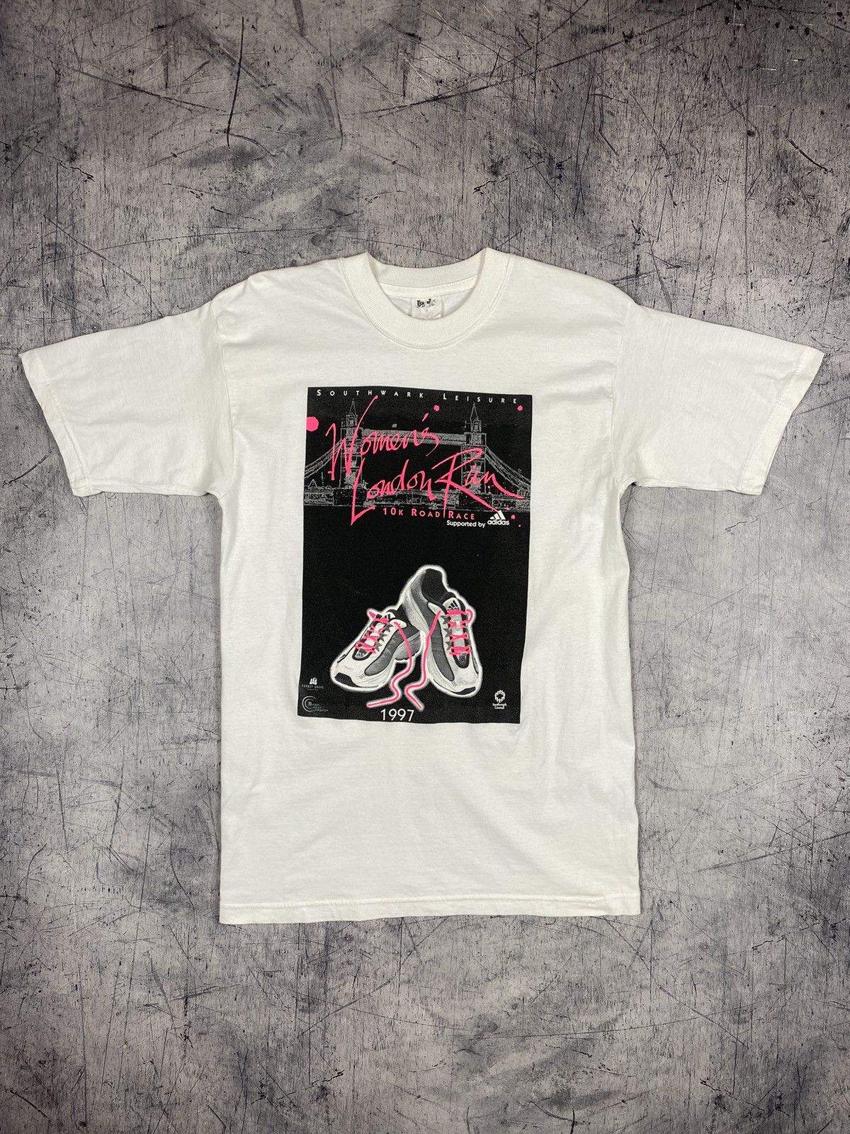 Adidas × Vintage Vintage Women’s London Run 10k Road Race By Adidas Tee 98s Size S / US 4 / IT 40 - 2 Thumbnail