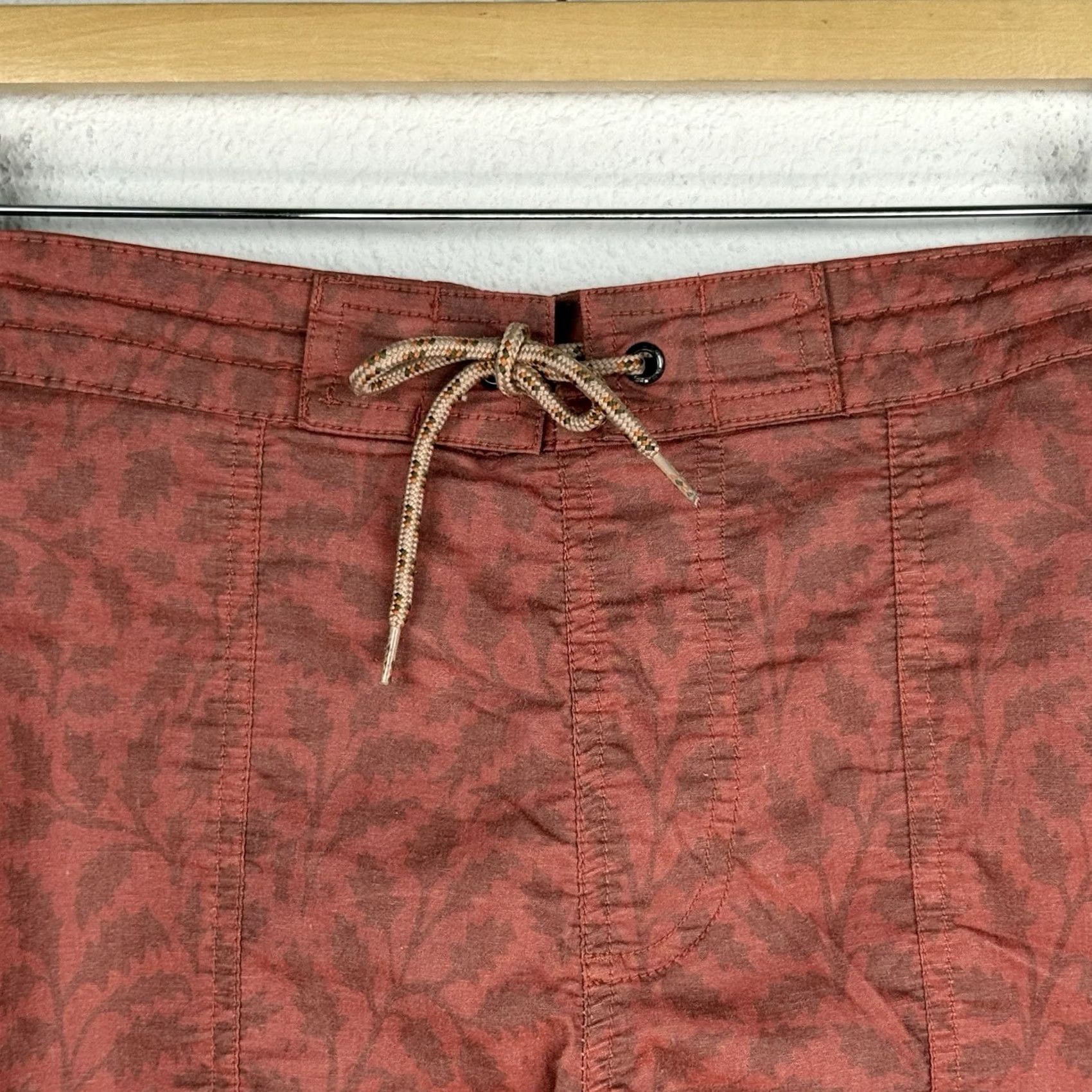 Howler Brothers Howler Brothers Board Shorts Men’s 32 Red Floral 7” Inseam 7” Size US 32 / EU 48 - 2 Thumbnail