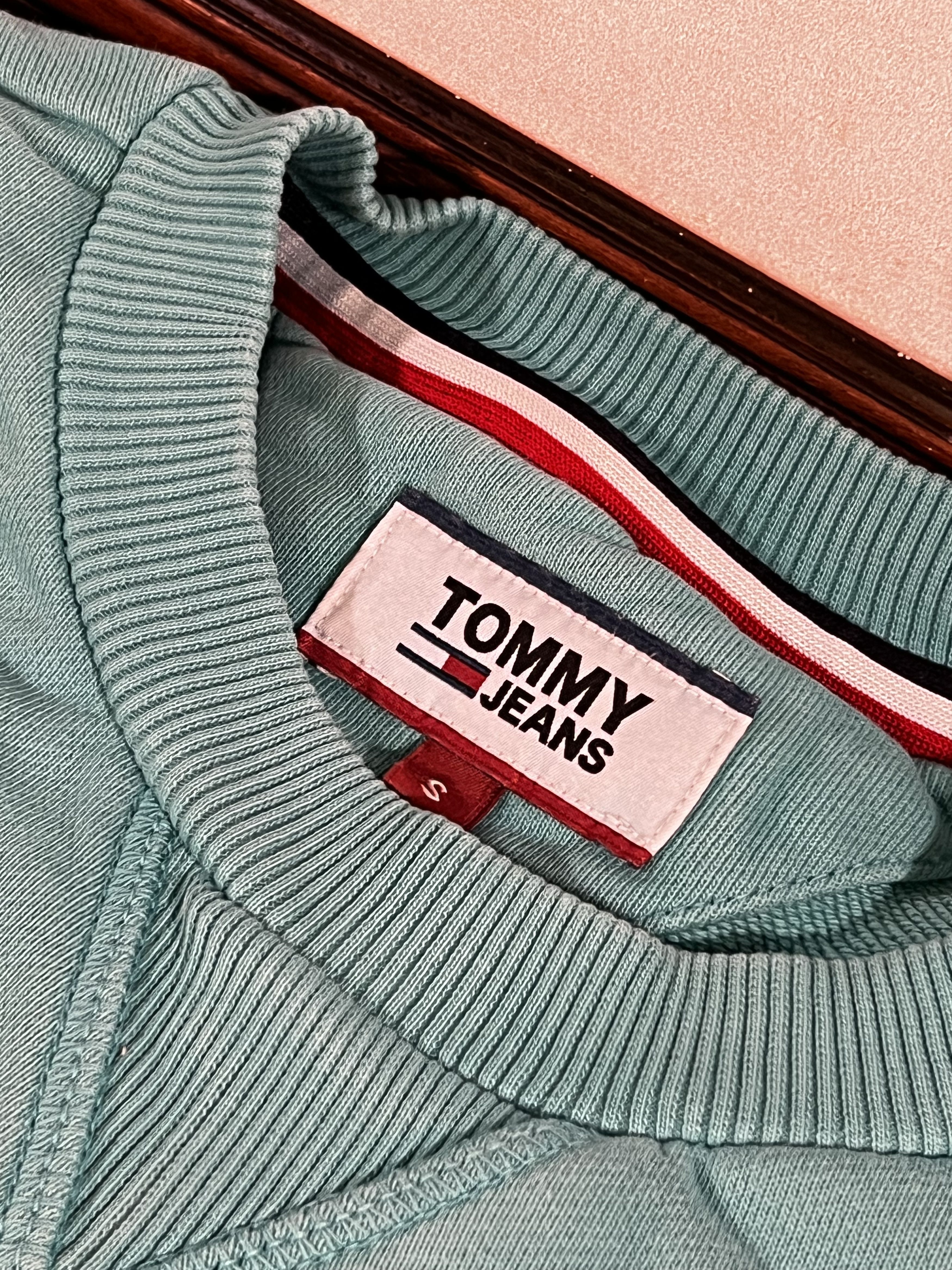 Tommy Hilfiger Tomy Hilfiger Vintage Sweatshirt Size US S / EU 44-46 / 1 - 6 Thumbnail