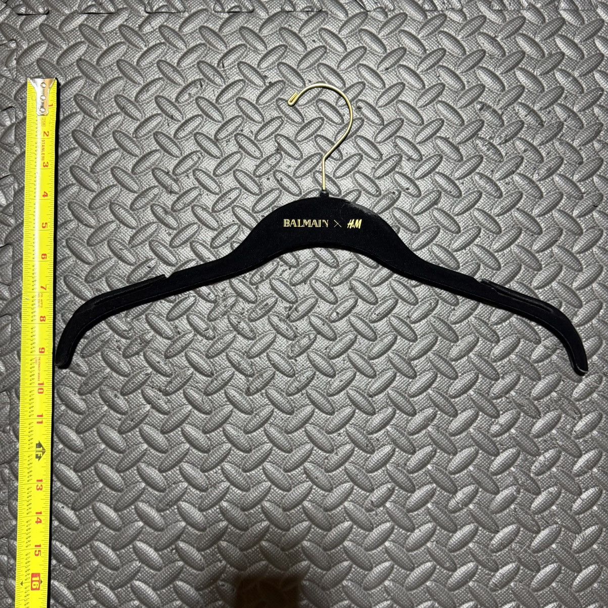 H&M Balmain x H&M Hanger Velvet Felt Black Garment Gold FLAWS Size ONE SIZE - 5 Thumbnail