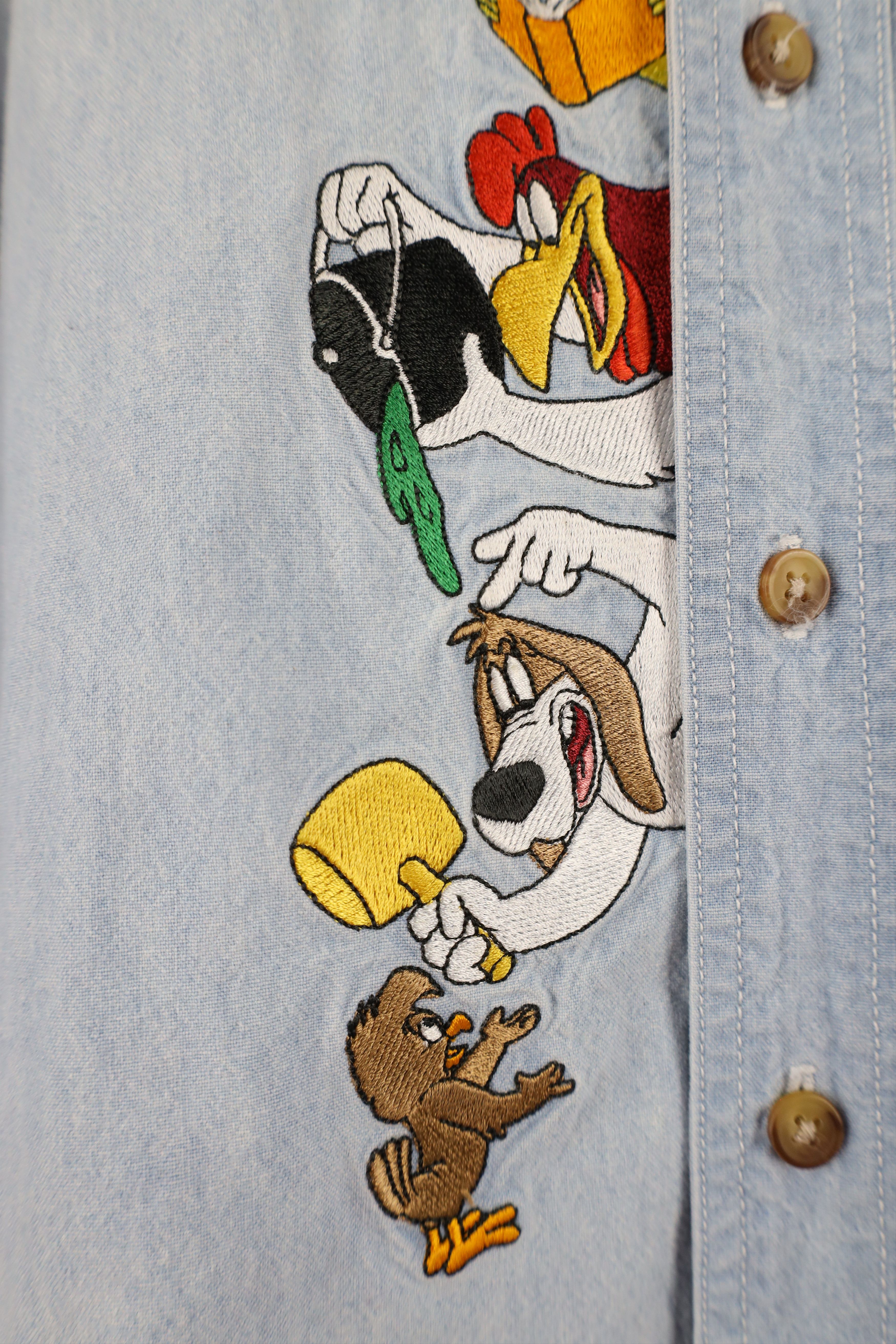 Vintage Vintage 90s Looney Tunes Cartoon Denim Button Shirt Blue Size US S / EU 44-46 / 1 - 8 Thumbnail