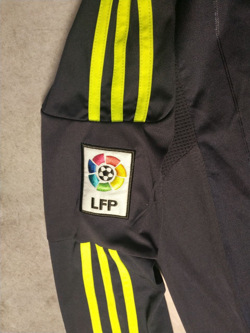 Adidas Xabi Alonso Real Madrid football jersey 13 Adidas longsleeve Size US M / EU 48-50 / 2 - 3 Thumbnail
