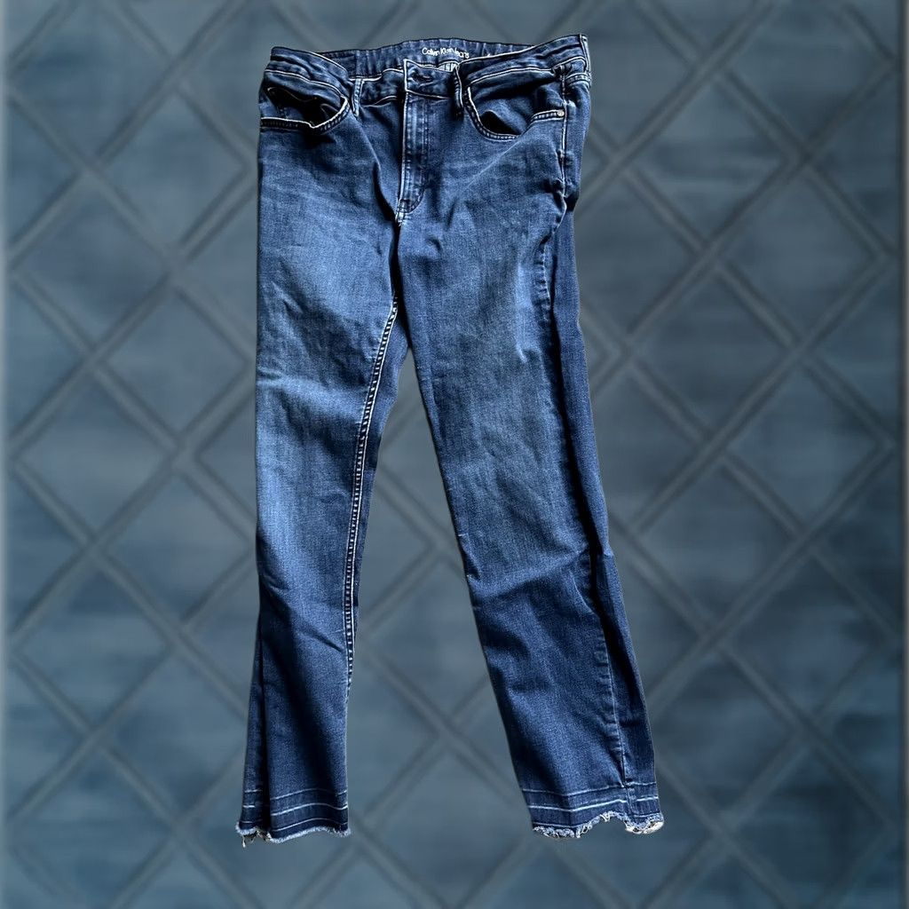 Calvin Klein Calvin Klein Jeans Women's Size 14 Slim Boyfriend medium wash Raw Hem Size 36" / US 14 / IT 50 - 1 Thumbnail