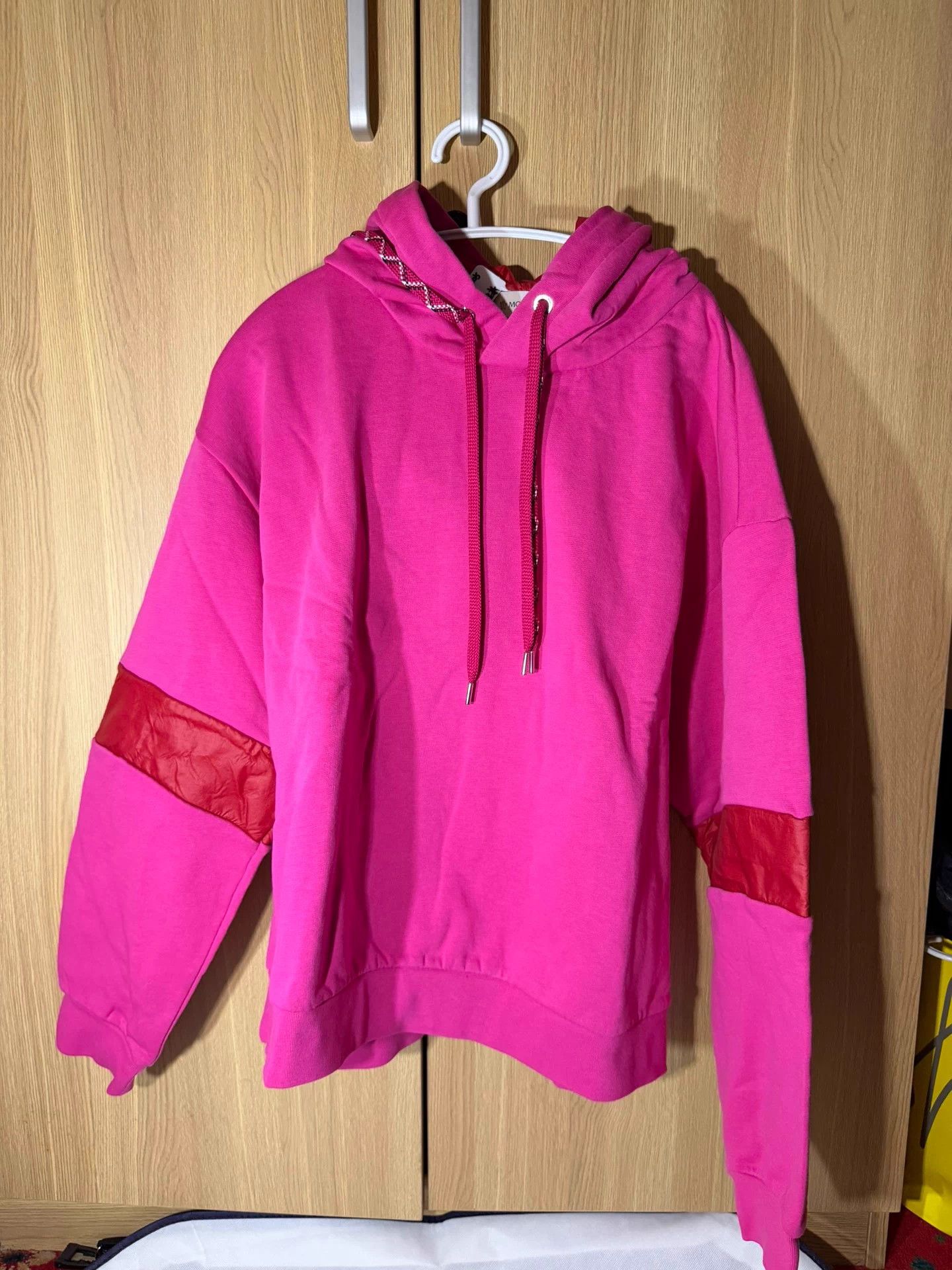 Moncler Moncler Women's Magenta colorblocked logo hoodie XL Size XL / US 12-14 / IT 48-50 - 1 Thumbnail