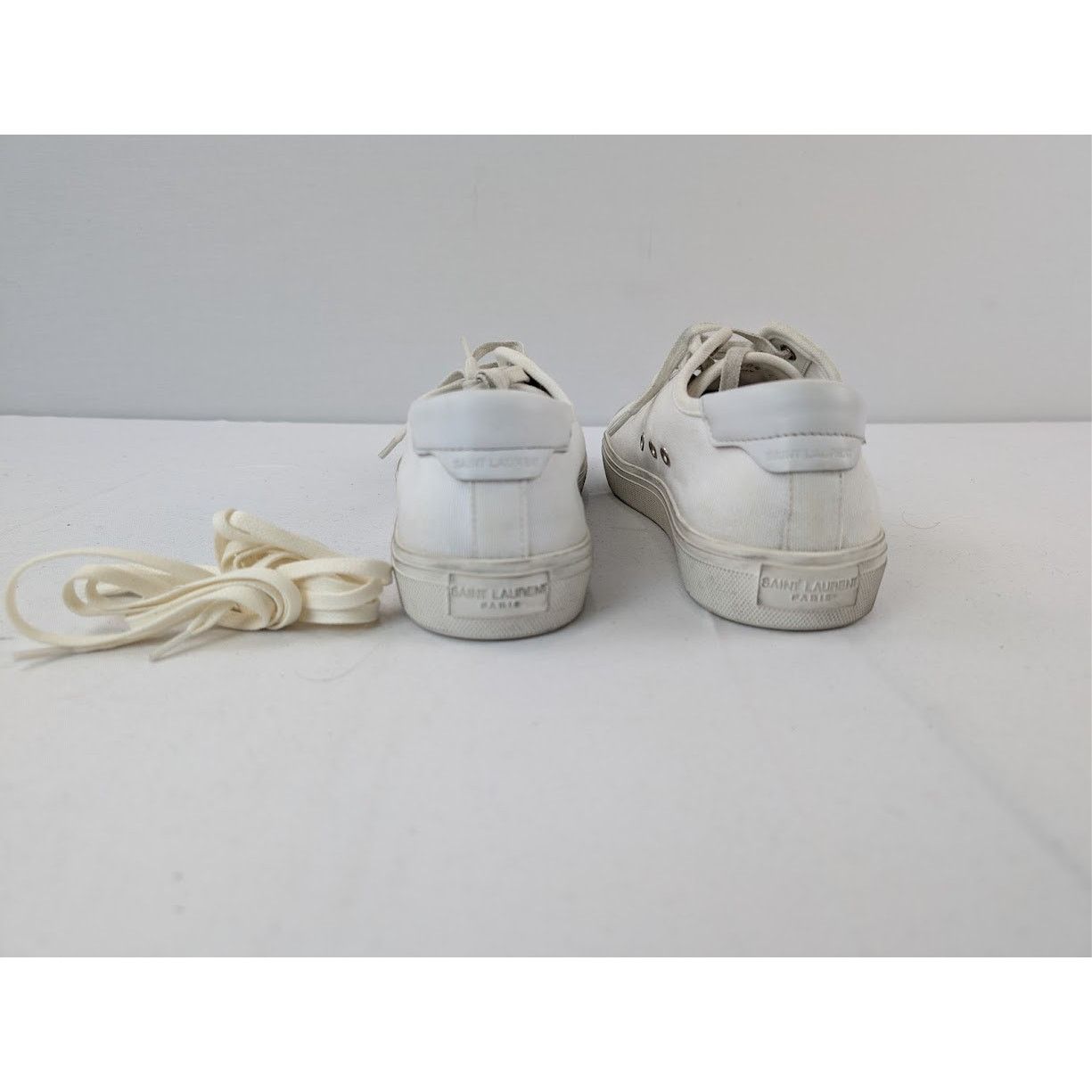 o1rshd1 Malibu Low-Top Sneakers in Blanc Optic