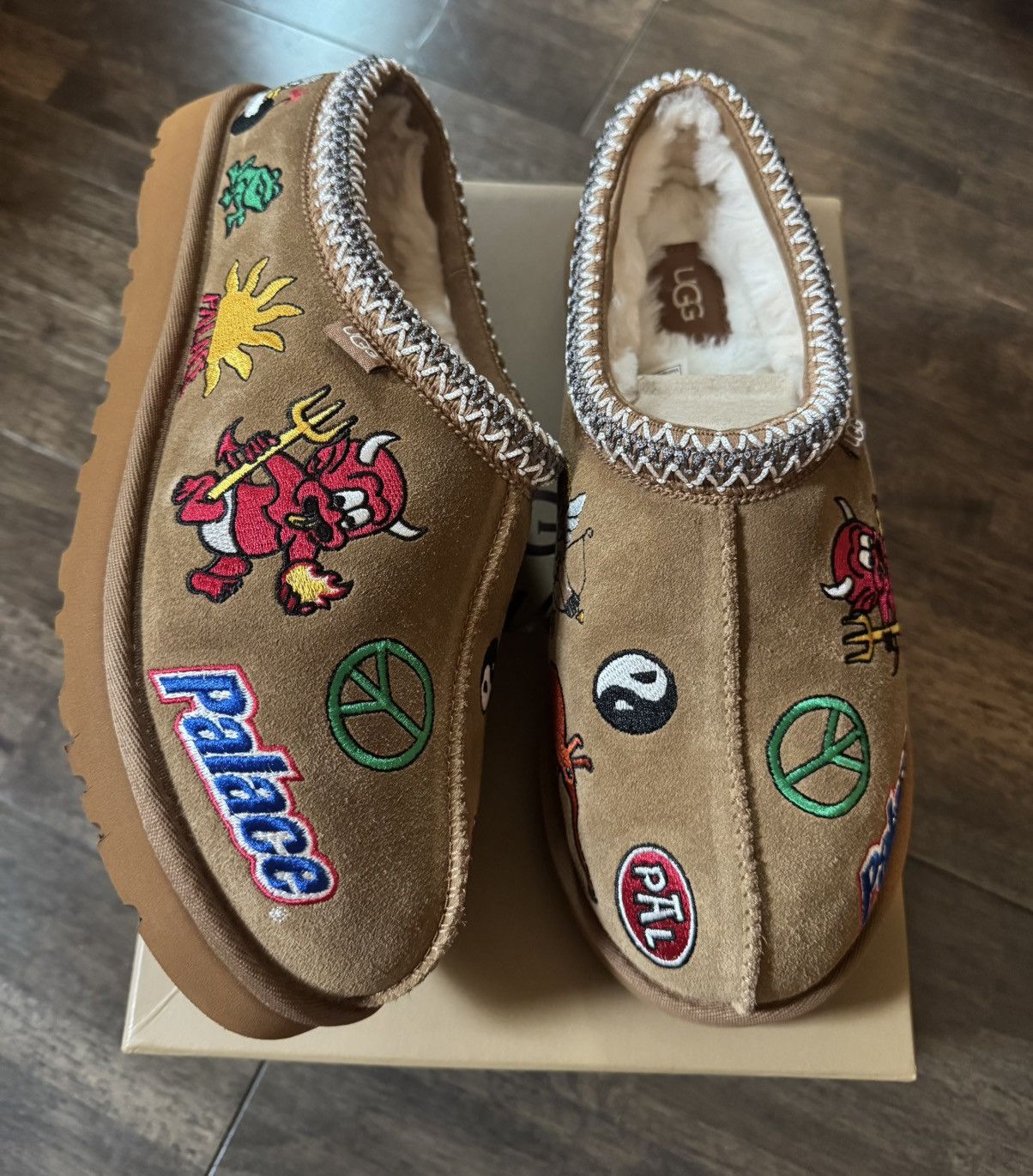 Palace × Ugg Palace x Ugg Tasman Slipper size 9 Size US 9 / EU 42 - 1 Thumbnail