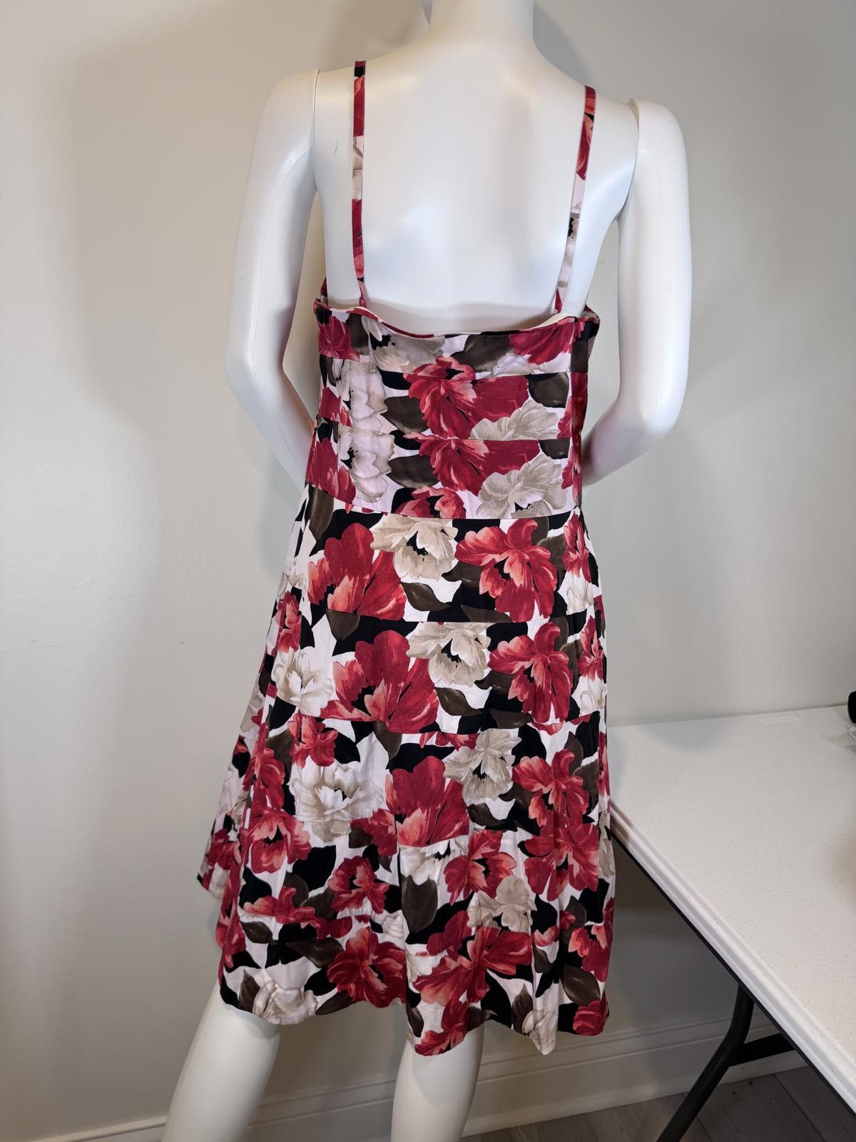 Designer Elegant Floral Print Midi Dress by White House Black Market Size XL / US 12-14 / IT 48-50 - 2 Thumbnail