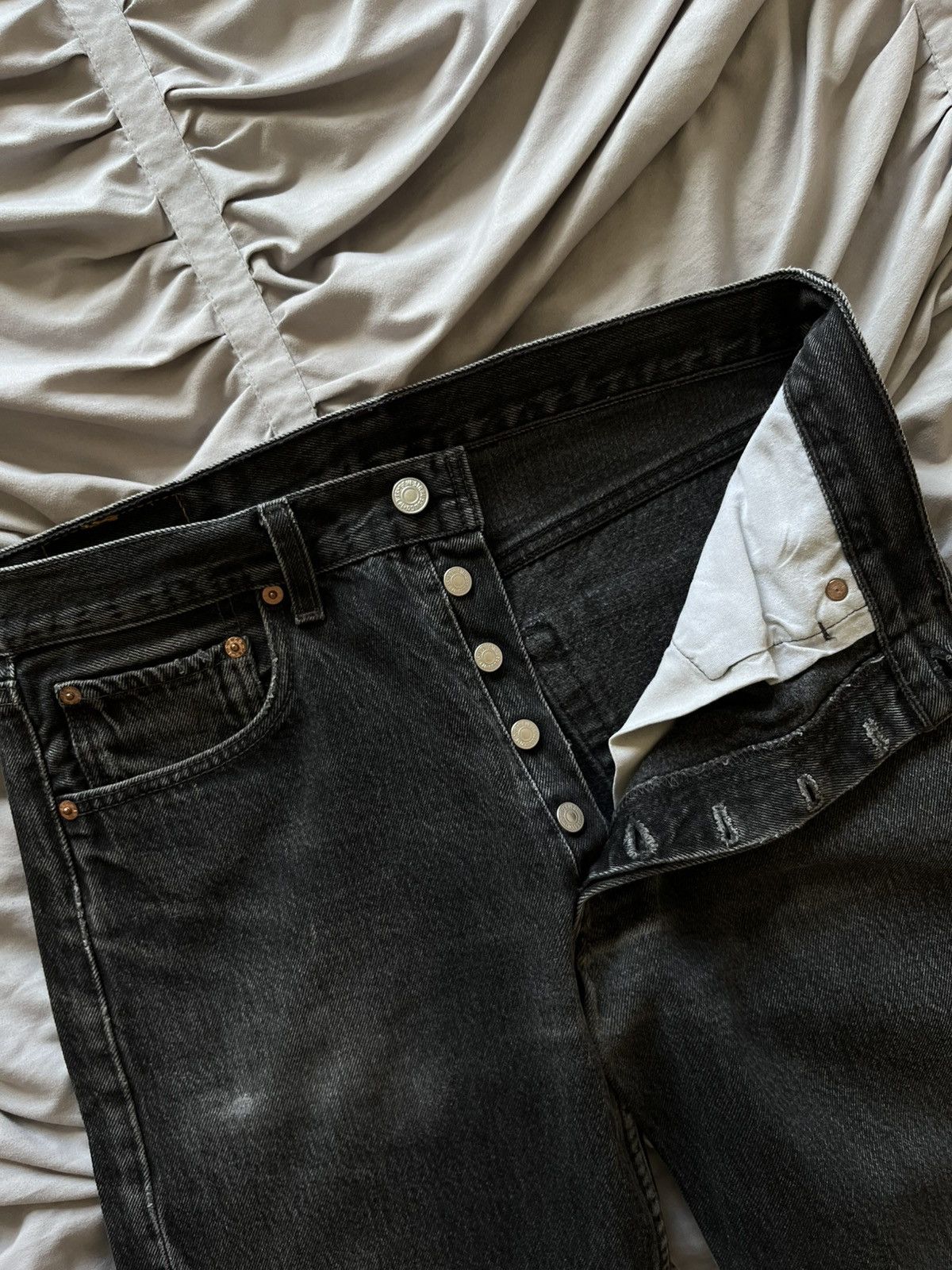 Levi's Vintage Clothing Vintage Levi’s 501 Denim Rare Faded Jeans Made in USA Size US 32 / EU 48 - 9 Thumbnail