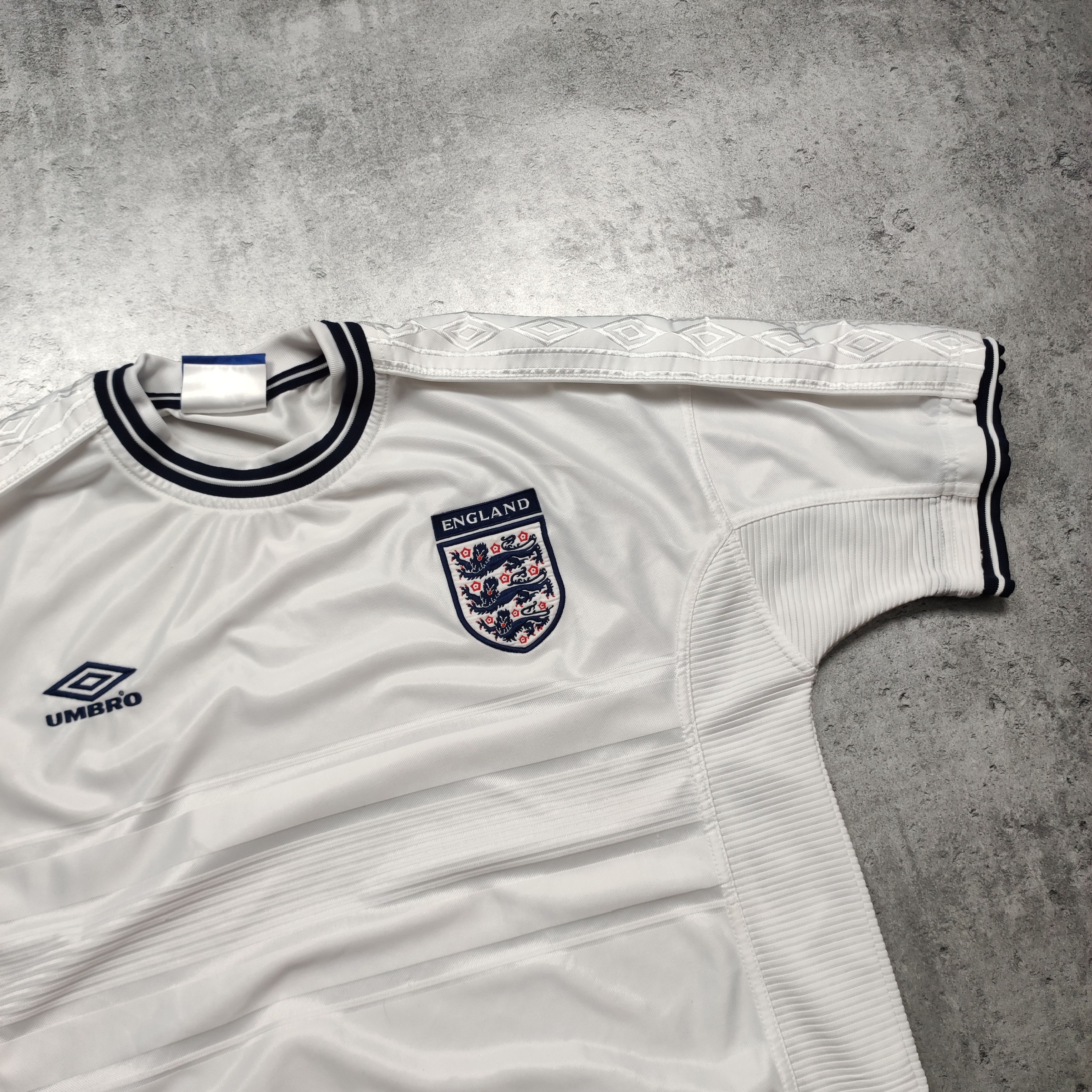 Vintage Vintage OG 1999 Umbro x England National Team Jersey Size US L / EU 52-54 / 3 - 4 Thumbnail