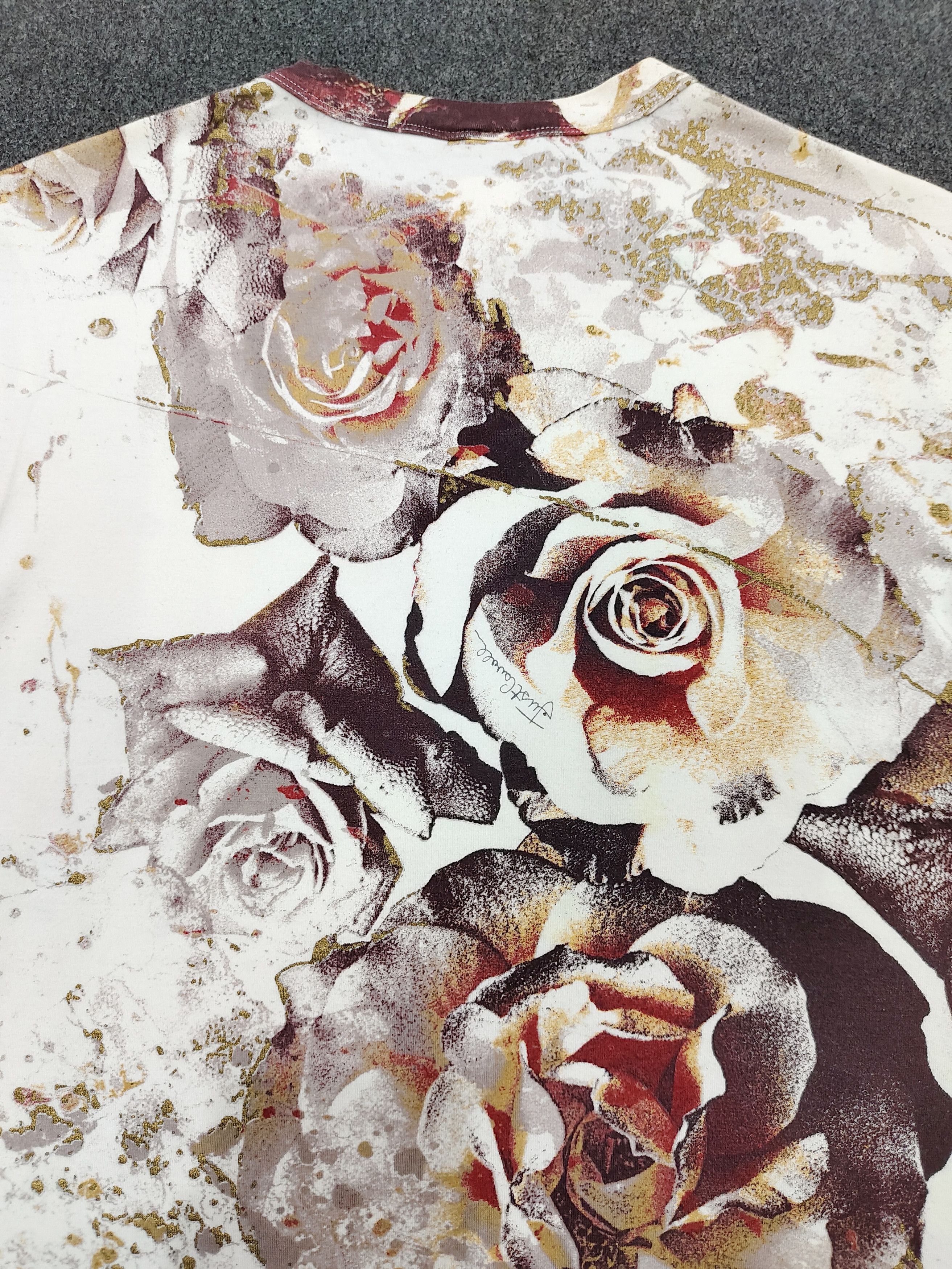 Just Cavalli 2000s Just Cavalli❤️‍🔥Absract Roses Splash Art Grunge Tee Size US M / EU 48-50 / 2 - 5 Thumbnail