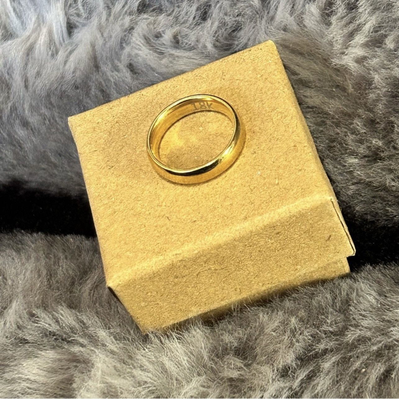 Jewelry Ladies 18kt solid yellow gold 4mm classic dome band NWT 3.5 Size ONE SIZE - 2 Thumbnail
