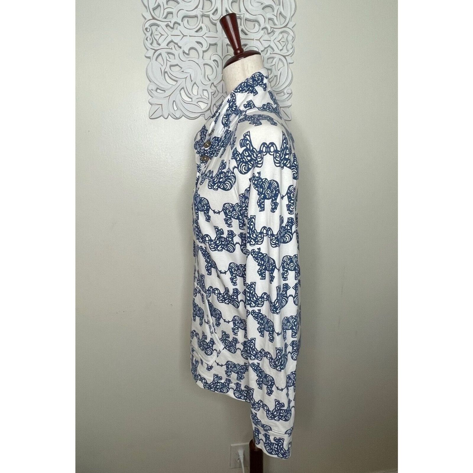 Lilly Pulitzer Lilly Pulitzer M Henley Pullover Sweatshirt BLUE Elephants Size M / US 6-8 / IT 42-44 - 4 Thumbnail