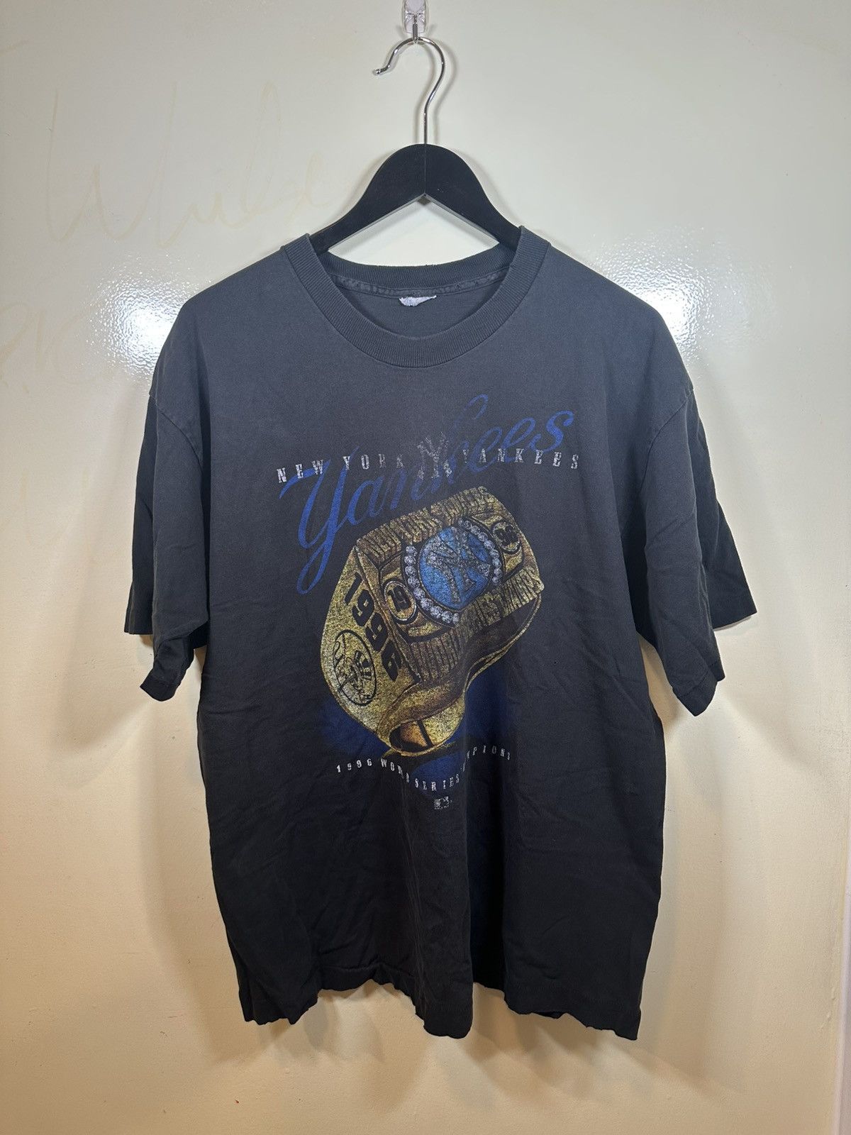 Vintage Yankees 1996 World Champions tee Size US XL / EU 56 / 4 - 4 Thumbnail