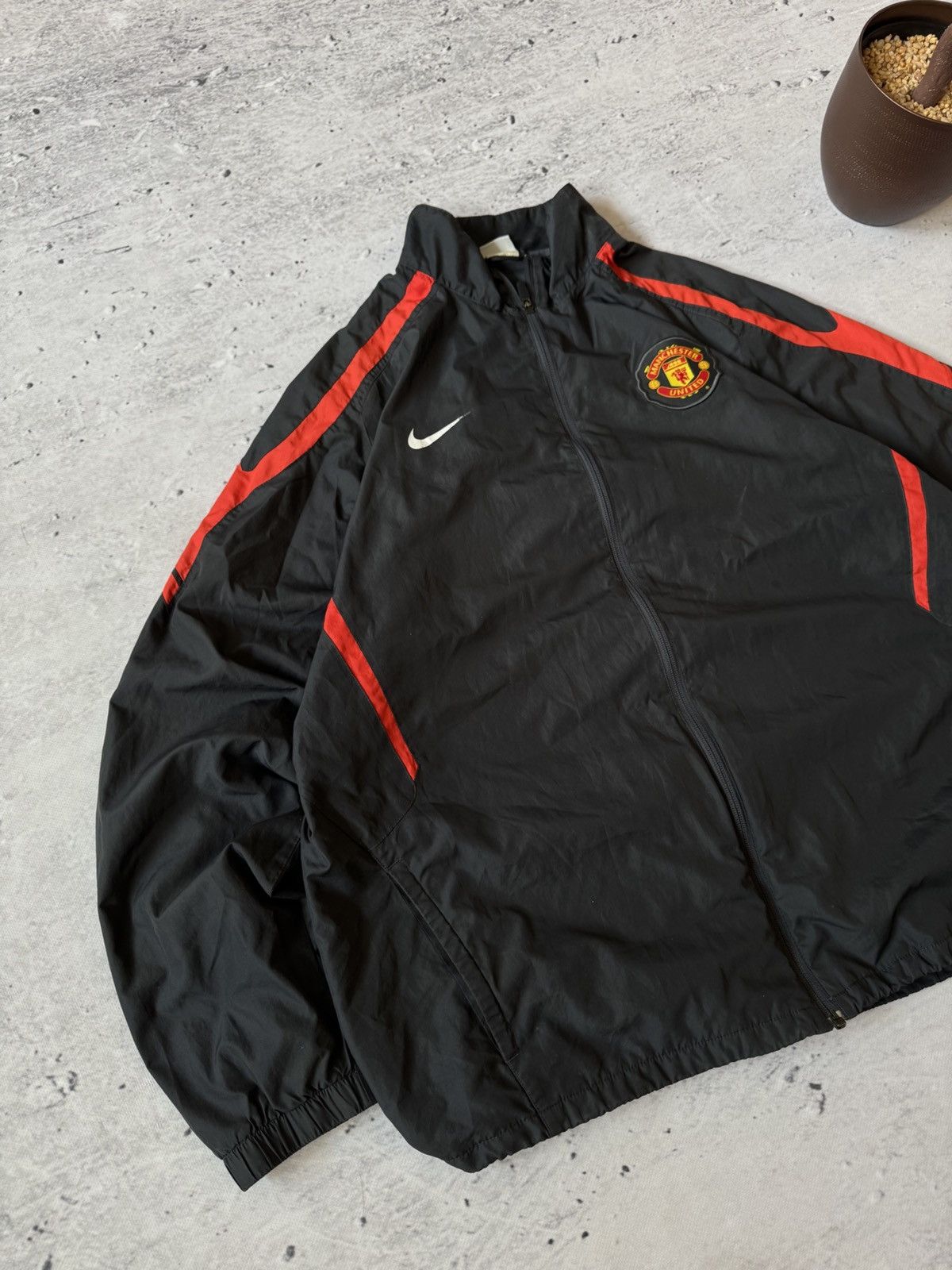 Nike × Vintage NIKE MANCHESTER UNITED VINTAGE BASIC LOGO BAGGY LIGHT JACKET Size US XL / EU 56 / 4 - 2 Thumbnail
