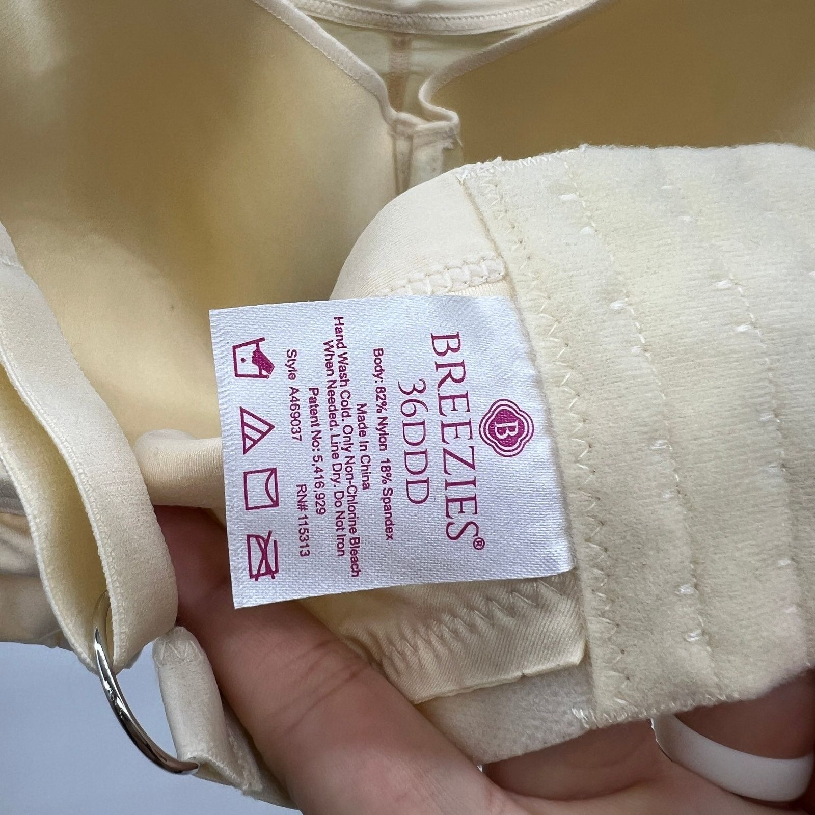 Other Breezies Comfort Zone Full Coverage Underwire T-Shirt Bra Size XS / US 0-2 / IT 36-38 - 3 Thumbnail