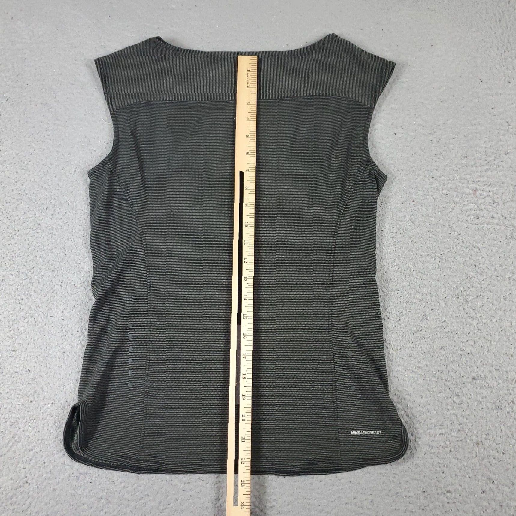 Nike Nike T Shirt Women S Green Sleeveless Crew Neck Pullover Basic Activewear Swoosh 90s? Size S / US 4 / IT 40 - 4 Thumbnail