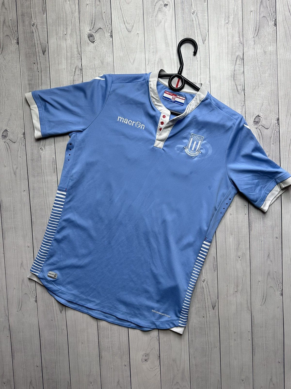 Vintage Vintage Stoke City soccer jersey 22 Shaqiri size Xs/S Size US S / EU 44-46 / 1 - 2 Thumbnail
