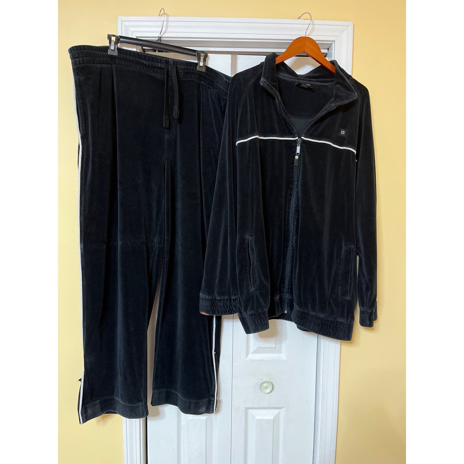 image of Vintage 90's Y2K Men’S Southpole Black Velour Track Suit, Men's (Size 2XL)