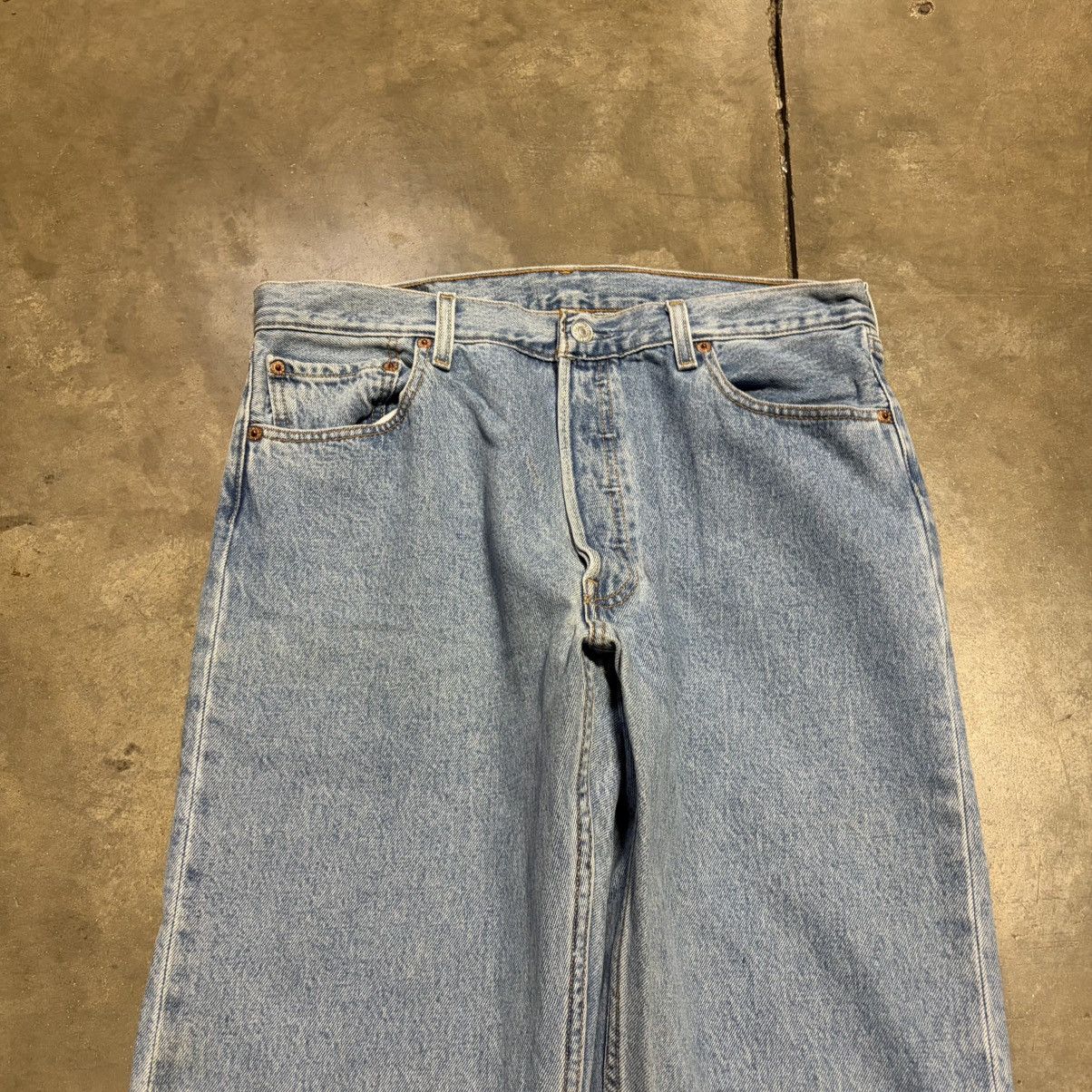 Levi's Vintage Levis 501 Denim Jeans Faded Washed Button Fly 90s Size US 34 / EU 50 - 6 Thumbnail