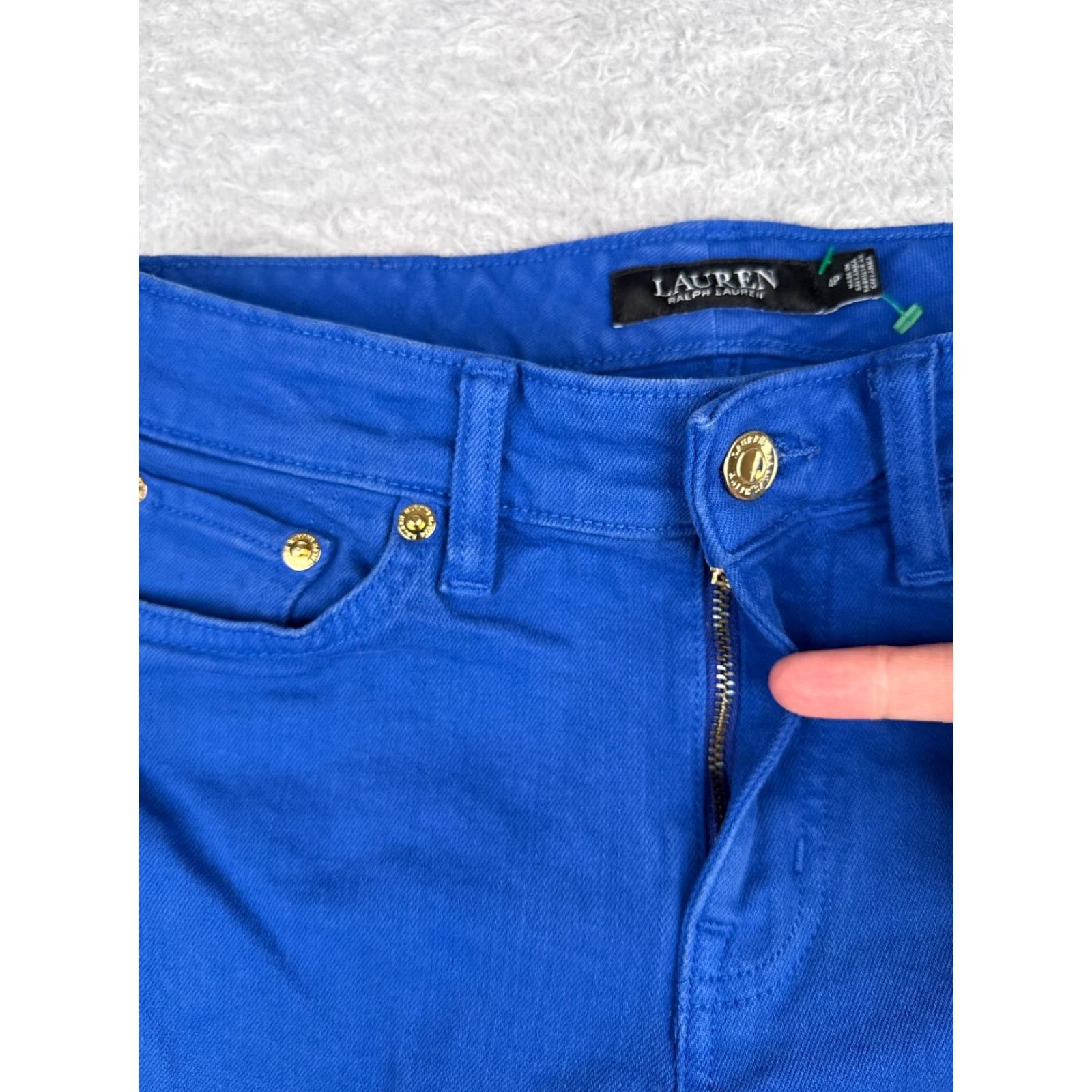 Ralph Lauren Lauren Ralph Lauren Shorts Women 4P Blue Denim 27x8 Chino 5-Pocket Regular Mid Rise 8 in Solid Button Hem Casual Travel Activewear Workwear Womens Size 27" / US 4 / IT 40 - 6 Thumbnail