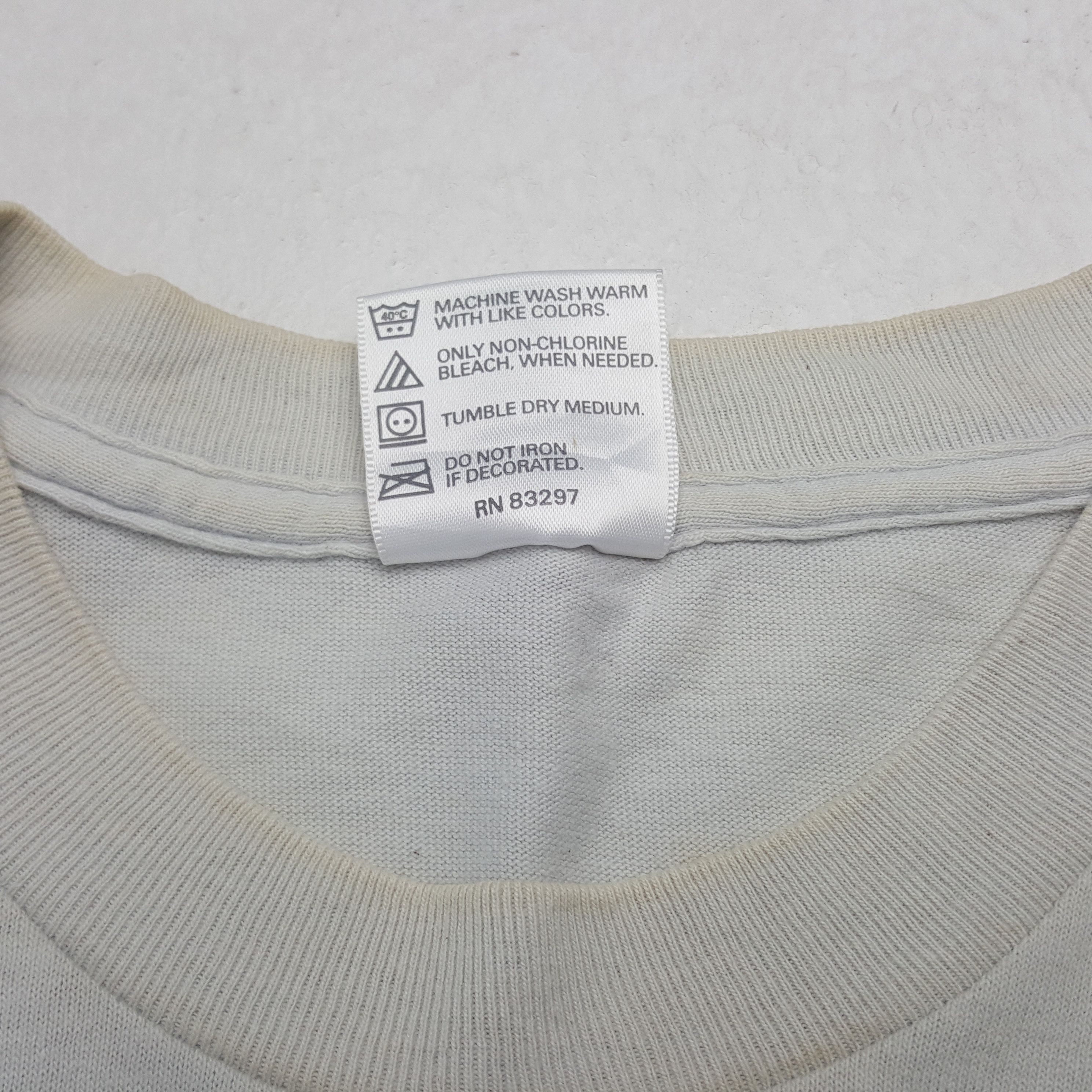 Band Tees Vintage Captain Hedge Hog Japan Musical Group Tshirt RR3 Size US XL / EU 56 / 4 - 5 Thumbnail