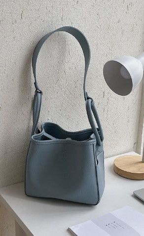 Japanese Brand Huskycat Korean style bucket bag Size ONE SIZE - 9 Thumbnail