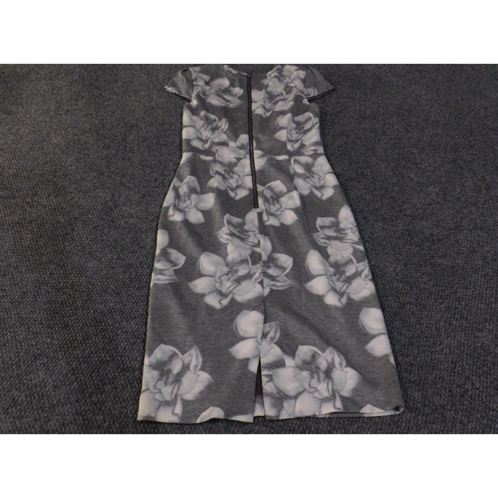 Betsey Johnson Dress Womens 6 Gray White Floral Sheath Short Sleeve Back Zip