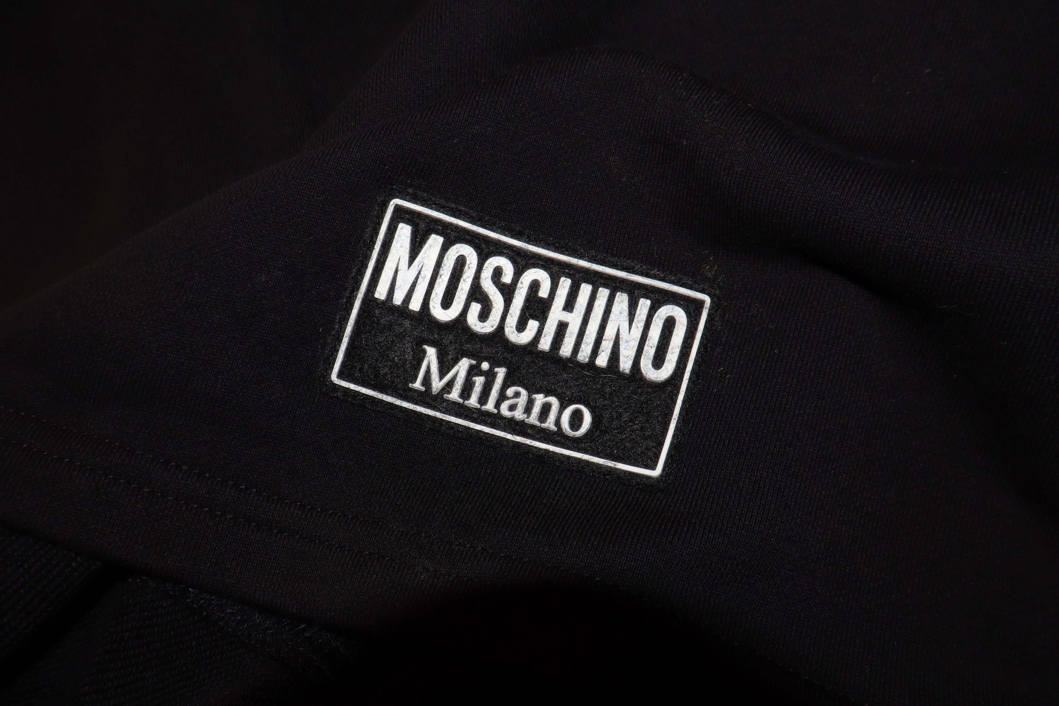 Moschino Oversized logo shorts Size US 34 / EU 50 - 10 Thumbnail