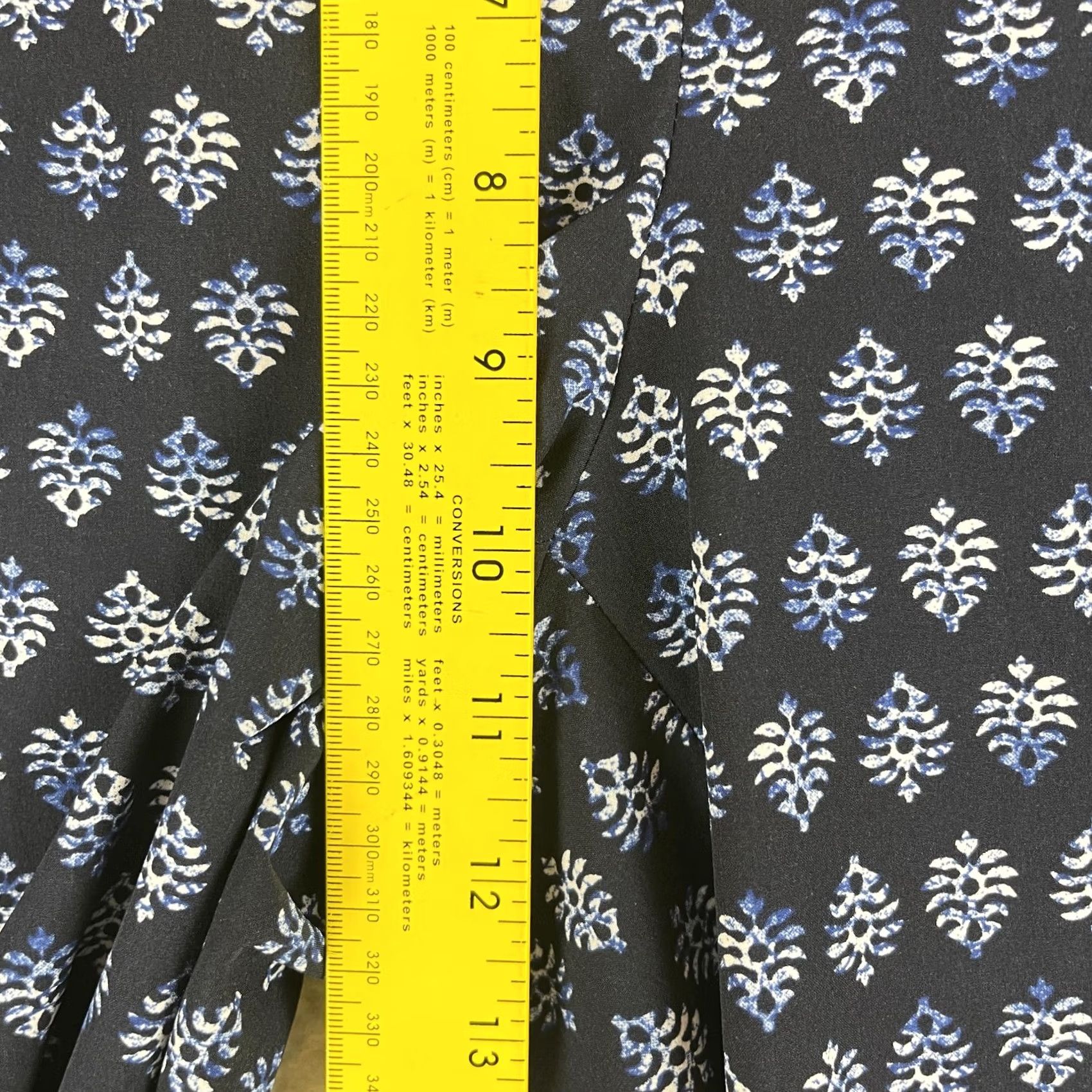 Vintage Chico's Zynergy Blue Leaf Print Cropped Pants Womens Medium Straight Leg Inseam 21.5in Front Flat Front Casual N/A Size 32" / US 10 / IT 46 - 5 Thumbnail
