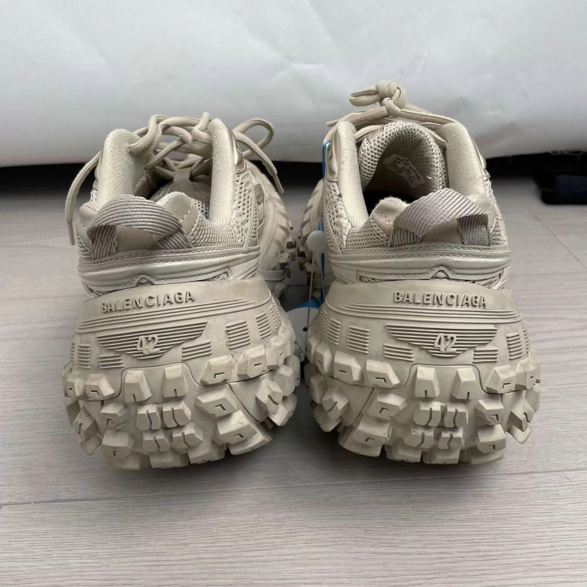Balenciaga Balenciaga Beige Track Shoe EUR 42 Size US 9 / EU 42 - 4 Thumbnail