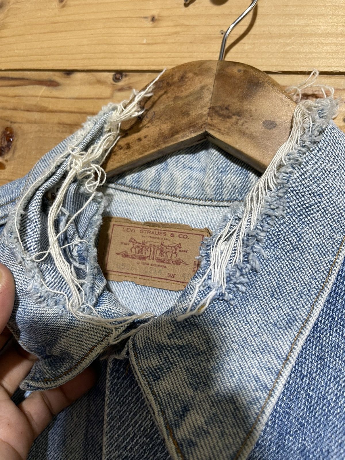 Levi's Vintage levis distressed jeans jacket Size M / US 6-8 / IT 42-44 - 3 Thumbnail