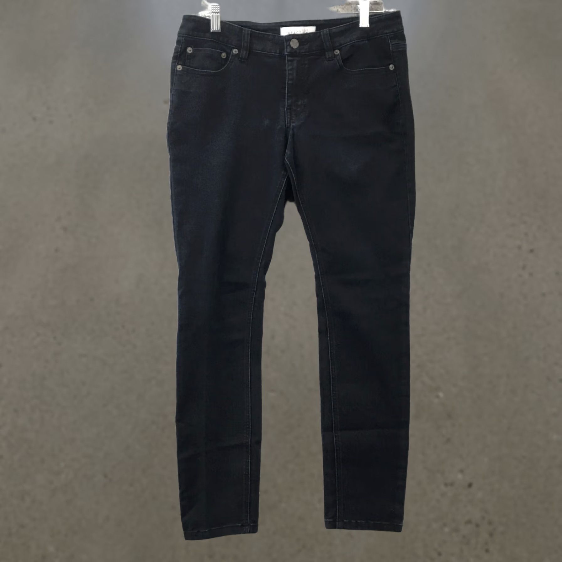 Kenneth Cole Kenneth Cole Reaction Skinny Jeans Womens 8 Blue Dark Wash Denim Mid Rise Jeans Womens 8 Blue Dark Wash Denim Mens Womens Boys Girls Size 30" / US 8 / IT 44 - 1 Thumbnail