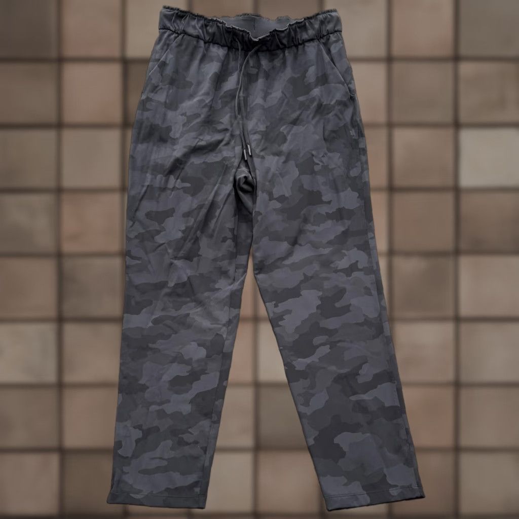 Lululemon Lululemon Jogger Pants Women 10 Gray Camouflage Elastic Waist Pockets Athletic Stretch Size 32" / US 10 / IT 46 - 1 Thumbnail