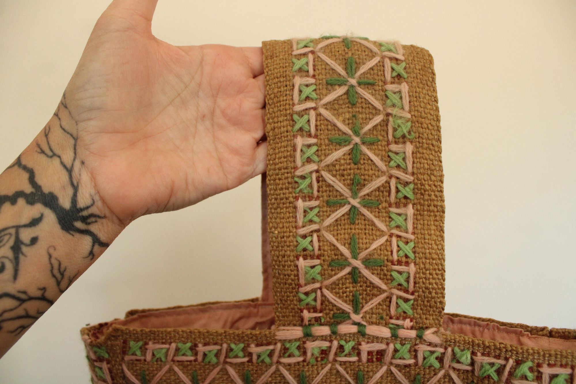 Vintage Vintage 1960s 1970s Bag, Embroidered Burlap Purse, Handled M Size ONE SIZE - 2 Thumbnail