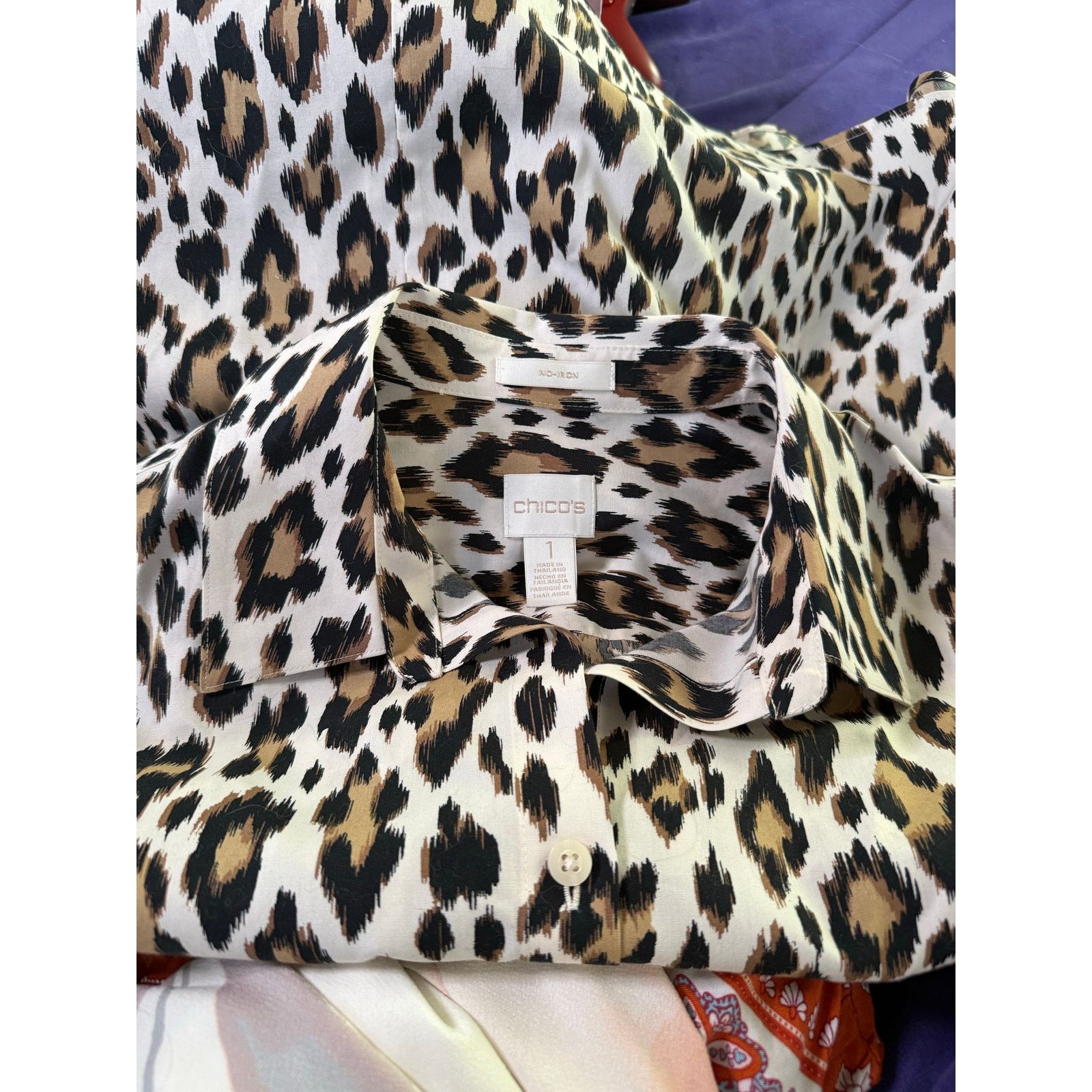 Chicos Chico’s Leopard Print No Iron Blouse Sz 1 Cotton Button Up Size M / US 6-8 / IT 42-44 - 7 Thumbnail