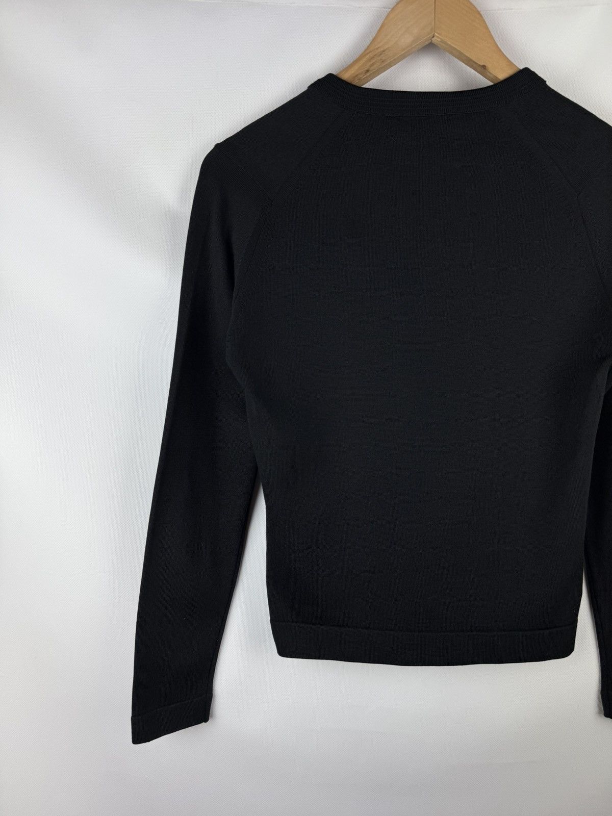 Givenchy Givenchy Vintage Ladies V-Neck Lightweight Sweater Pullover Size XS / US 0-2 / IT 36-38 - 15 Thumbnail