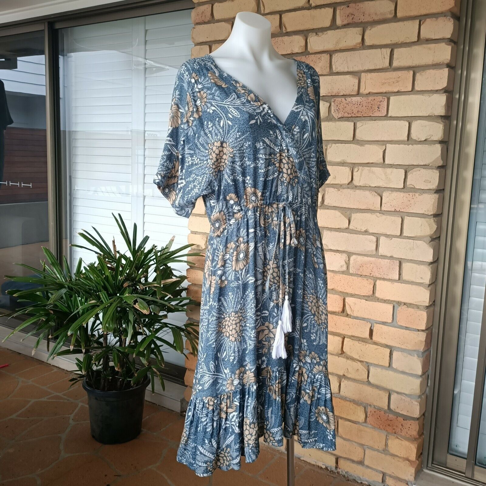 Other Holiday Trading Dress Blue White Floral Size S/M Size ONE SIZE - 4 Thumbnail
