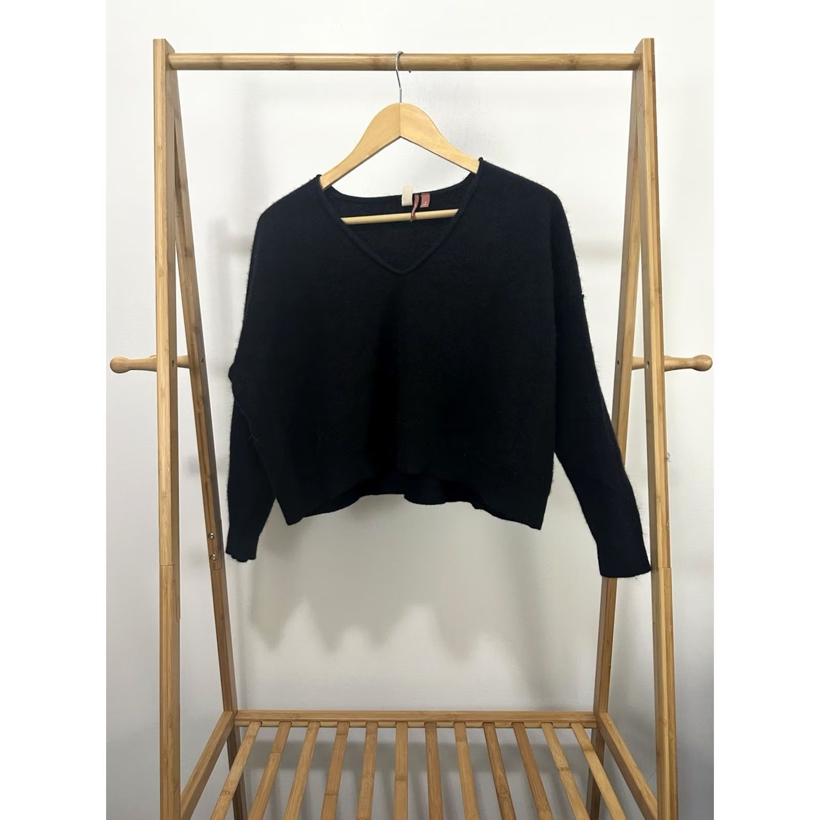 Vintage Pilcro Anthropologie Cropped Boxy 100% Cashmere Black V-Neck Sweater Size M Womens Pullover Size M / US 6-8 / IT 42-44 - 2 Thumbnail