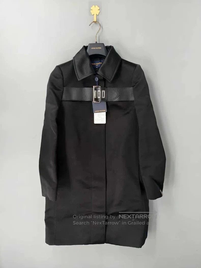 Louis Vuitton LOUIS VUITTON Black Belted Lapel Coat. Size US XS / EU 42 / 0 - 1 Thumbnail