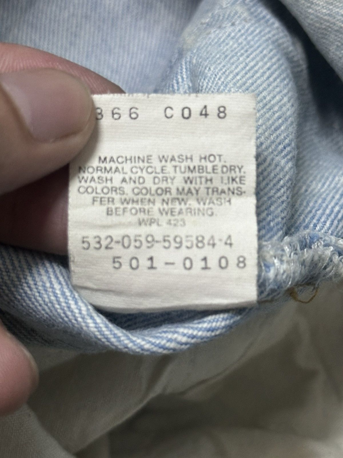 Levi's Vintage Levi's With Distressed Loose Style and Faded Wash Size US 27 - 12 Thumbnail