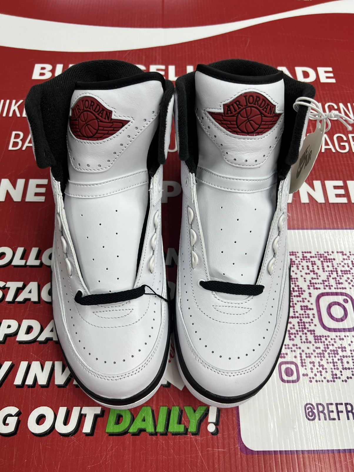 Jordan Brand Air Jordan 2 Chicago Size 8 Size US 8 / EU 41 - 4 Thumbnail