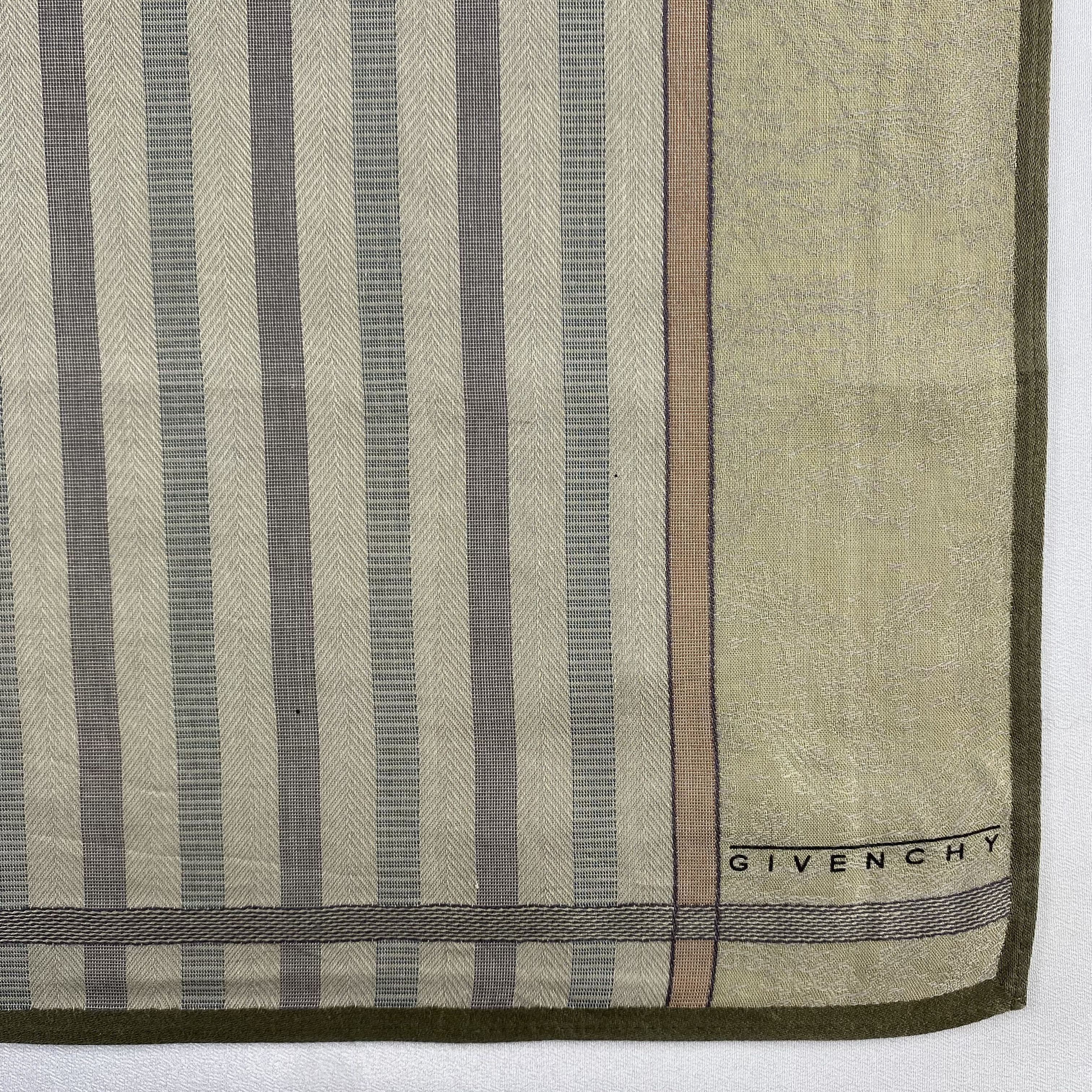 Vintage Givenchy Bandana/ Handkerchief / Neckerchief-P1017 Size ONE SIZE - 3 Thumbnail