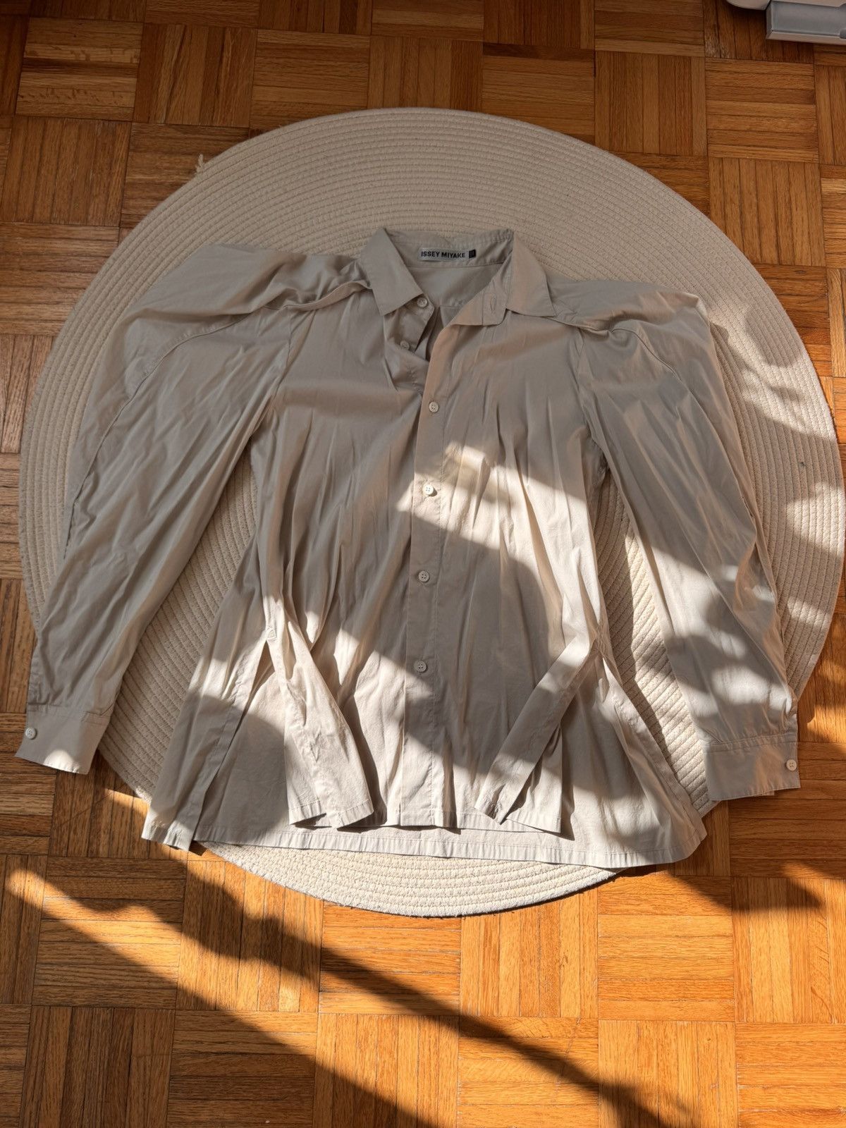 Issey Miyake Issey Miyake wide shoulder designed drapy side slit shirt Size M / US 6-8 / IT 42-44 - 2 Thumbnail