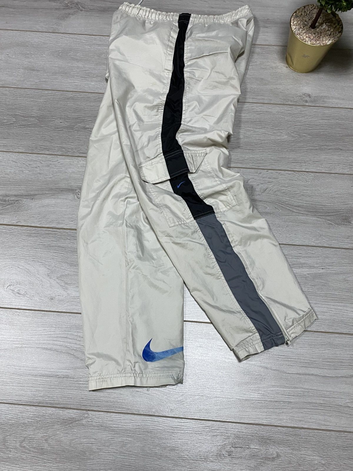 Nike Nike vintage parachute nylon big swoosh pants stripes Size US 30 / EU 46 - 4 Thumbnail