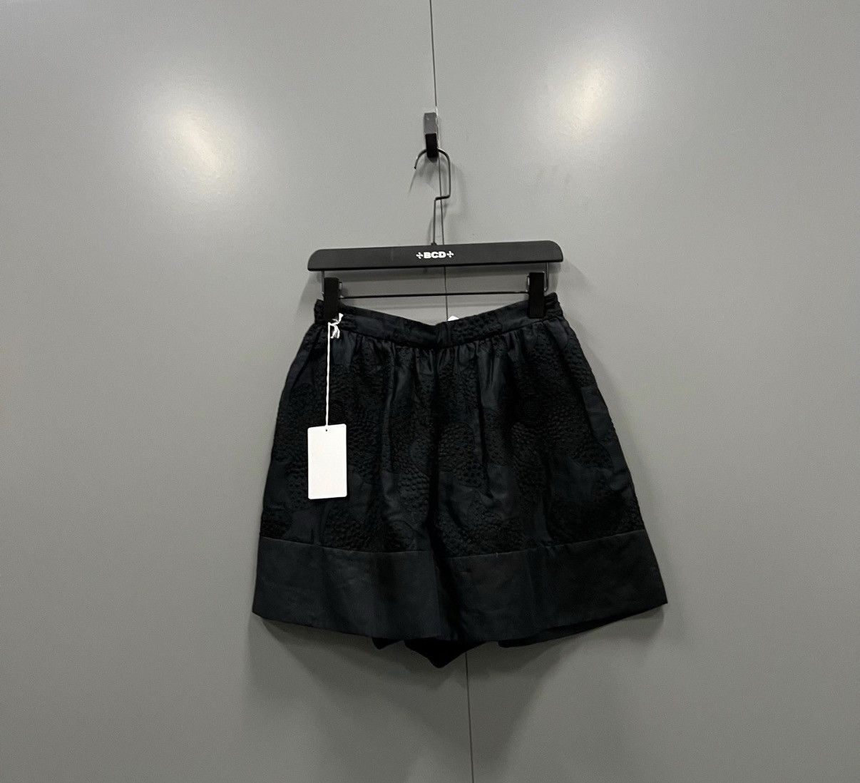 Valentino Valentino Black Embossed Shorts J41 Size 27" / US 4 / IT 40 - 1 Thumbnail