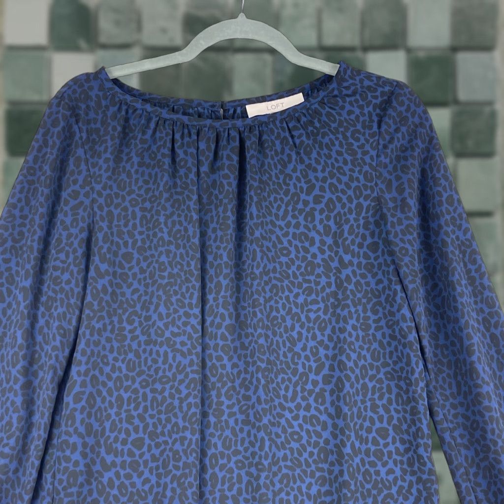 Ann Taylor Ann Taylor LOFT Shirt Women Small Blue Animal Print Long Sleeve Lightweight Size S / US 4 / IT 40 - 1 Thumbnail